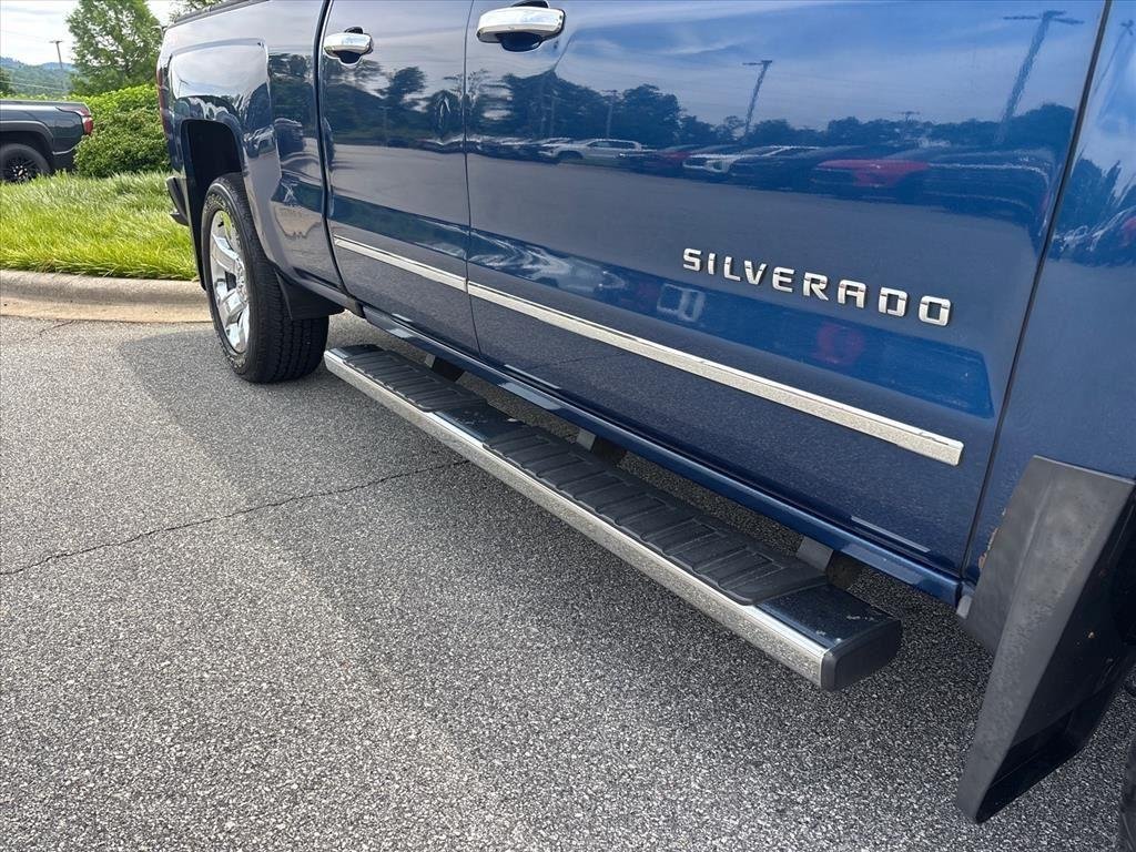 Used 2016 DEEP OCEAN BLUE METALLIC Chevrolet LTZ image 31