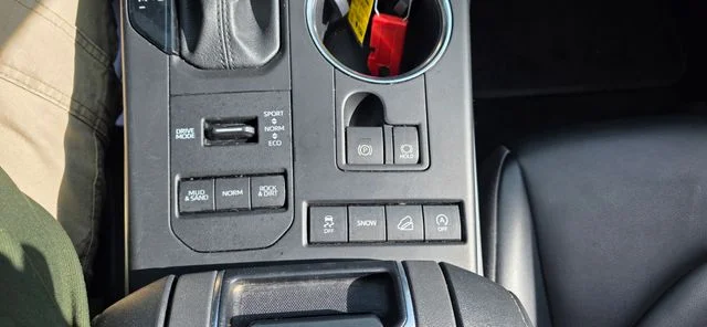 Used 2022 Silver Toyota XLE image 25
