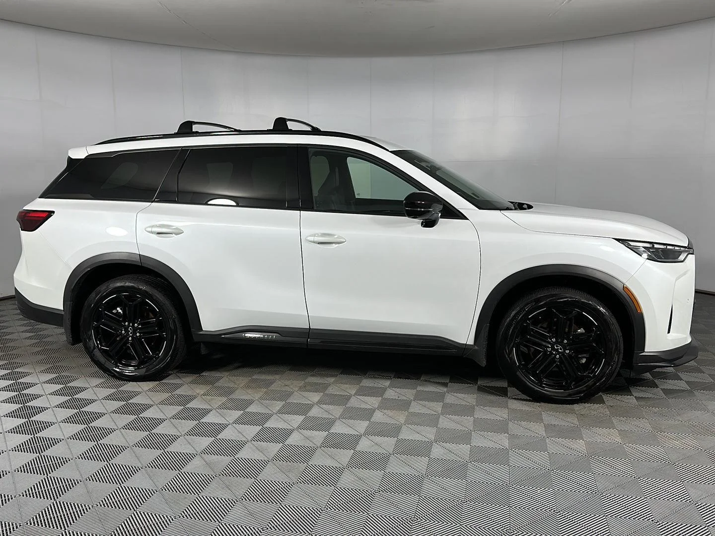 Used 2026 Radiant White INFINITI SPORT image 33