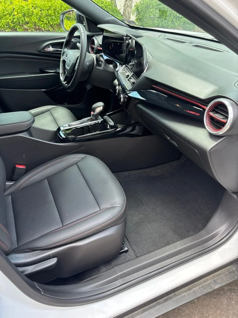Used 2025 White Chevrolet 2RS image 28