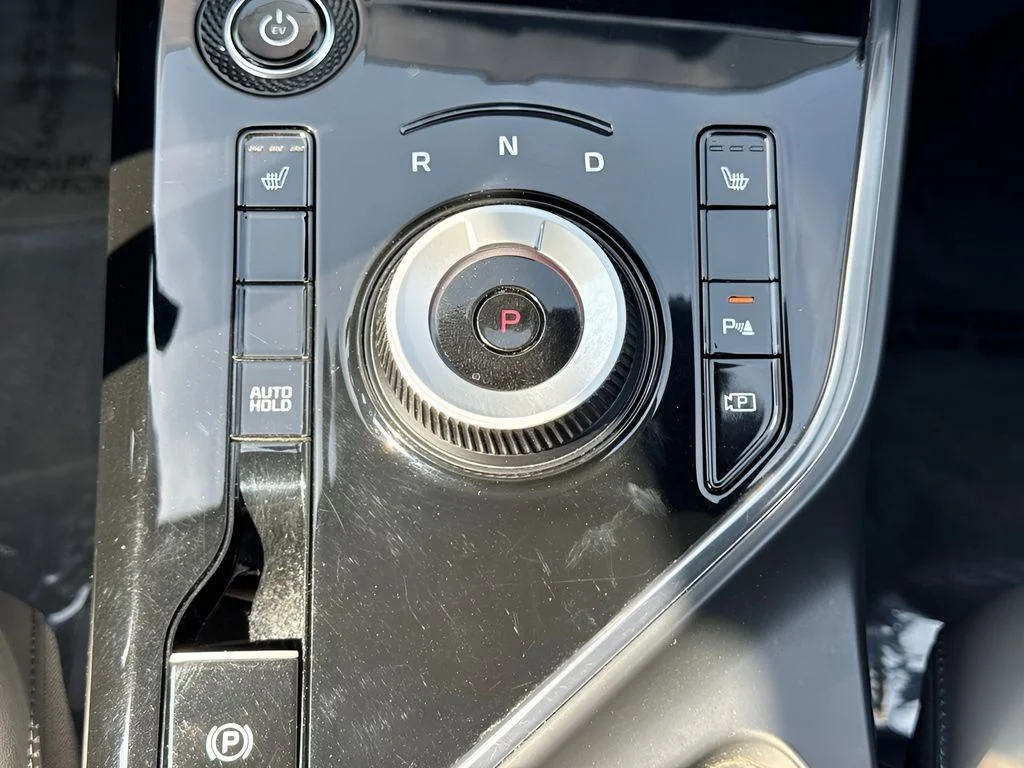Used 2023 Black Kia Wind image 15