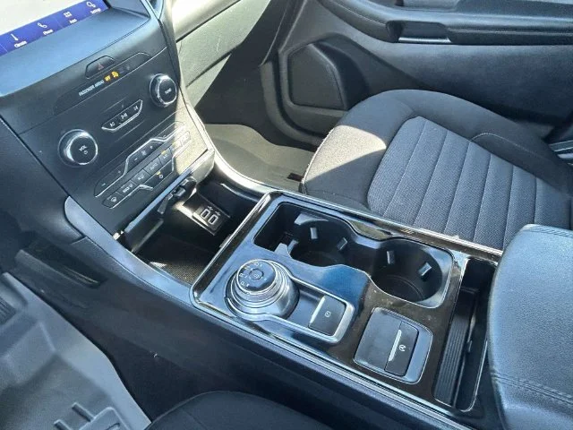 Used 2020 Silver Ford SE image 24