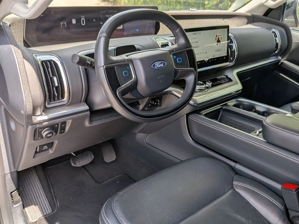 Used 2025 Black Ford Platinum image 36