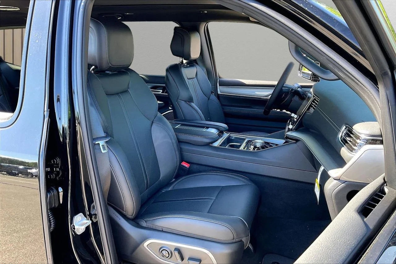New 2026 High Gloss Black Exterior Paint Jeep Upland image 24