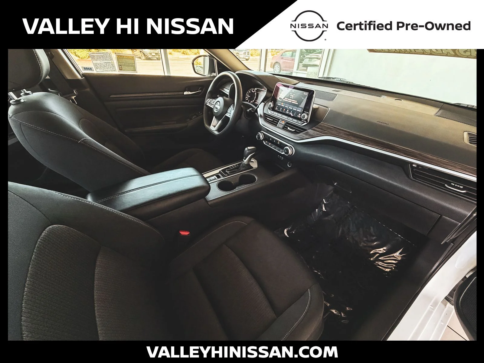 Used 2025 White Nissan 2.5 SV image 17
