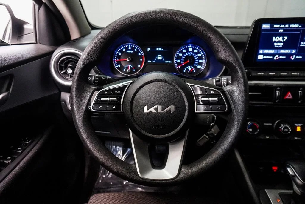 Used 2024 White Kia LXS image 12