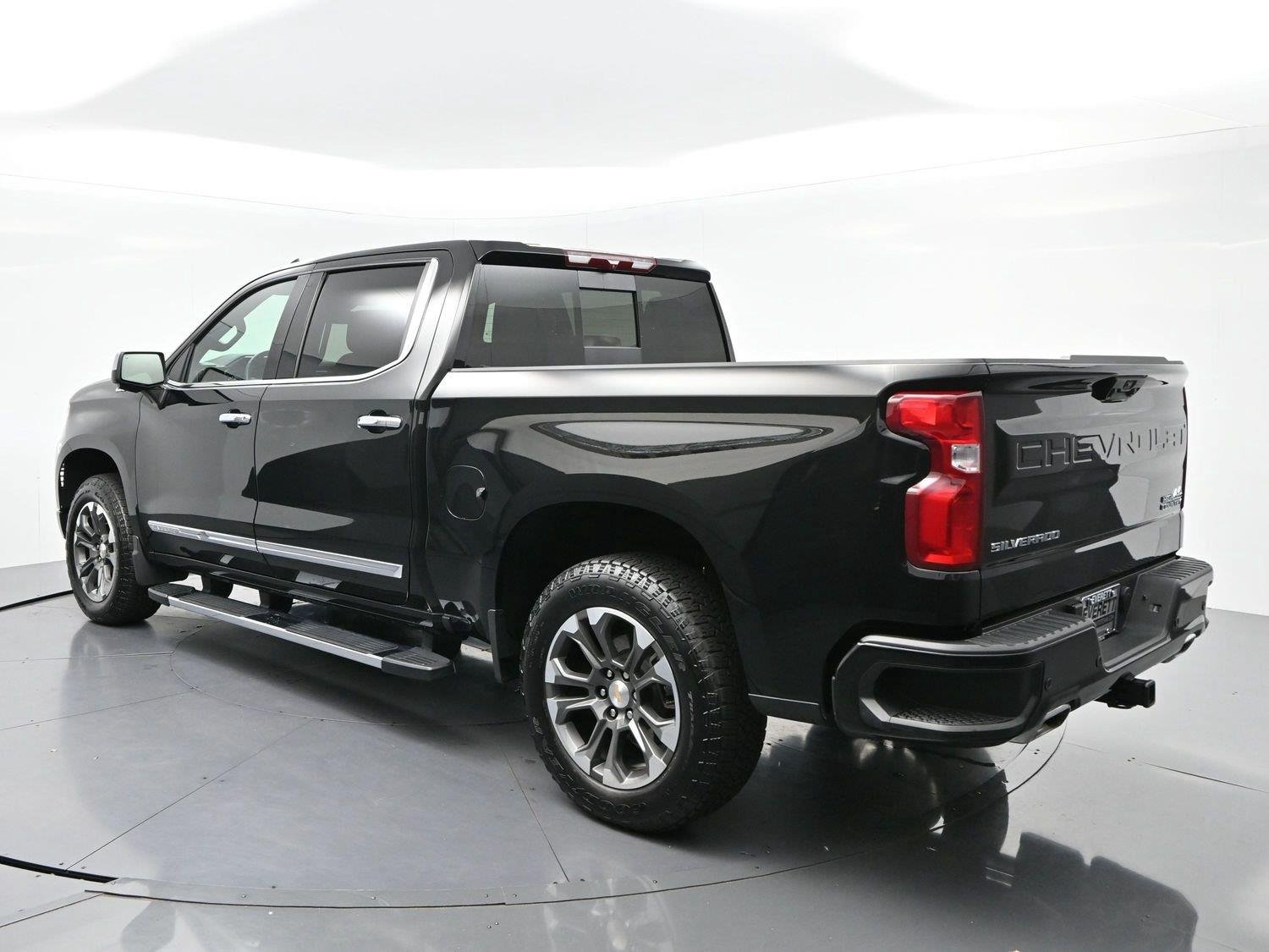 Used 2026 Black Chevrolet High Country image 5