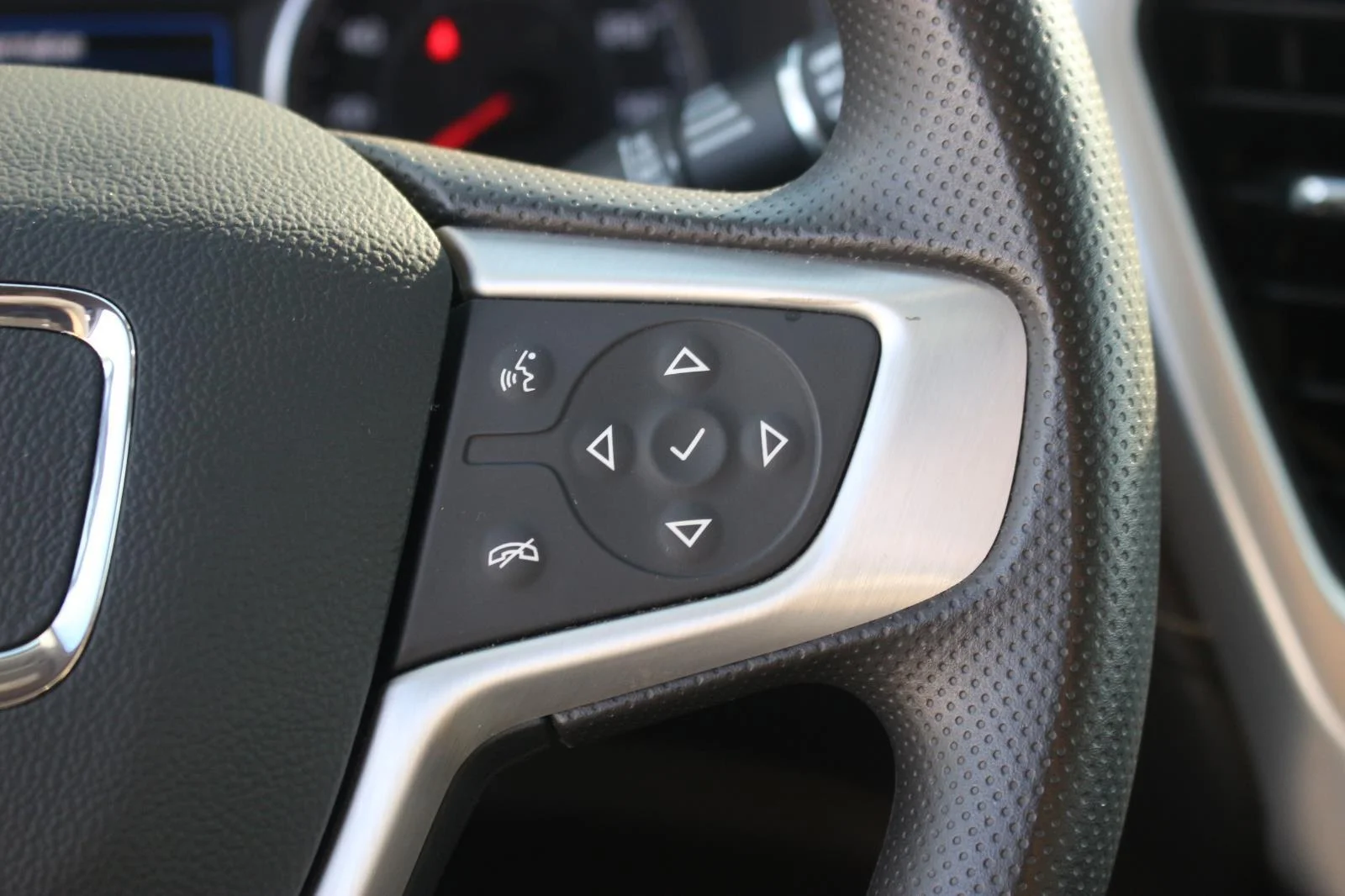 Used 2021 Summit White GMC SLE image 19