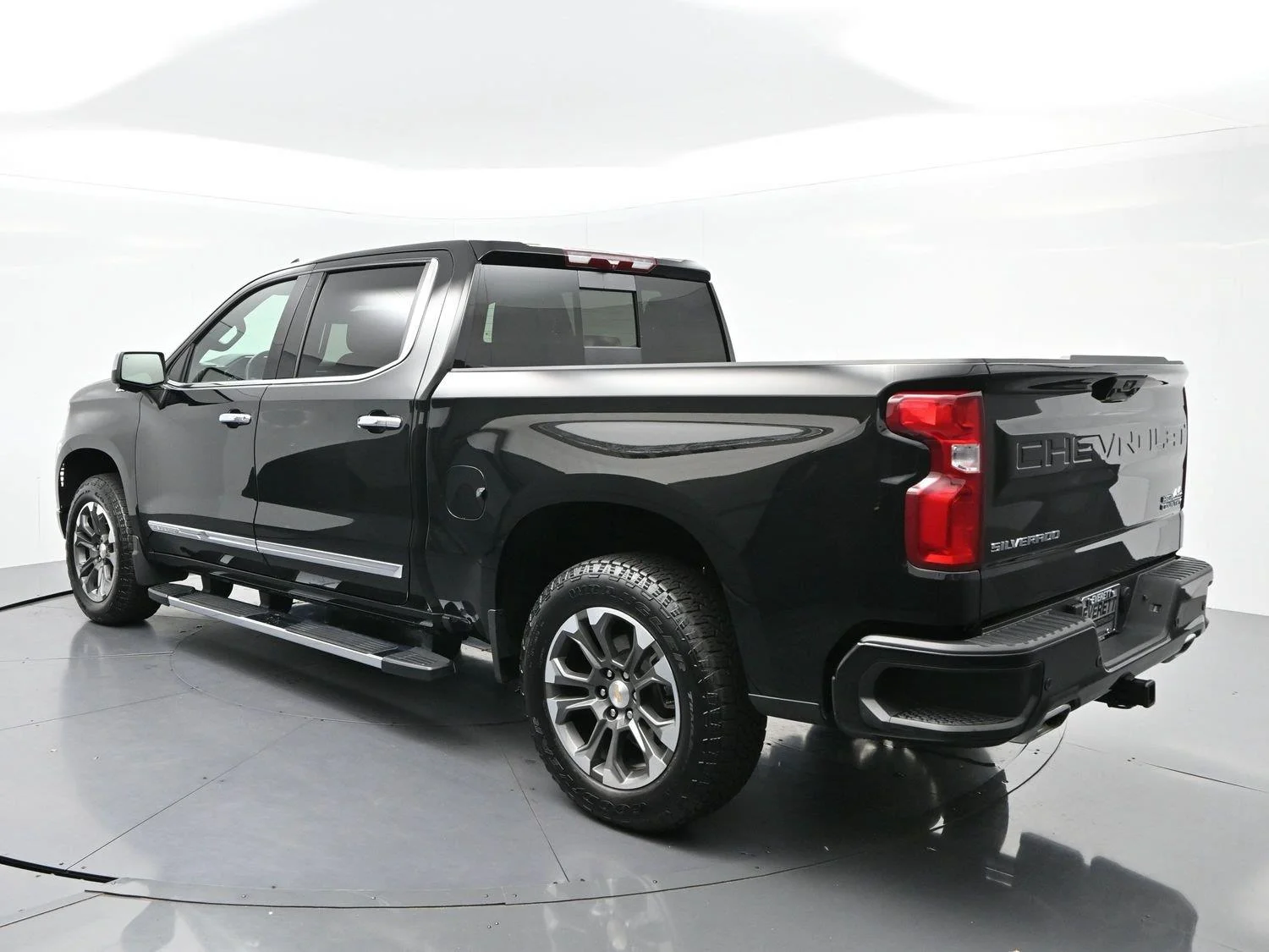 Used 2026 Black Chevrolet High Country image 5