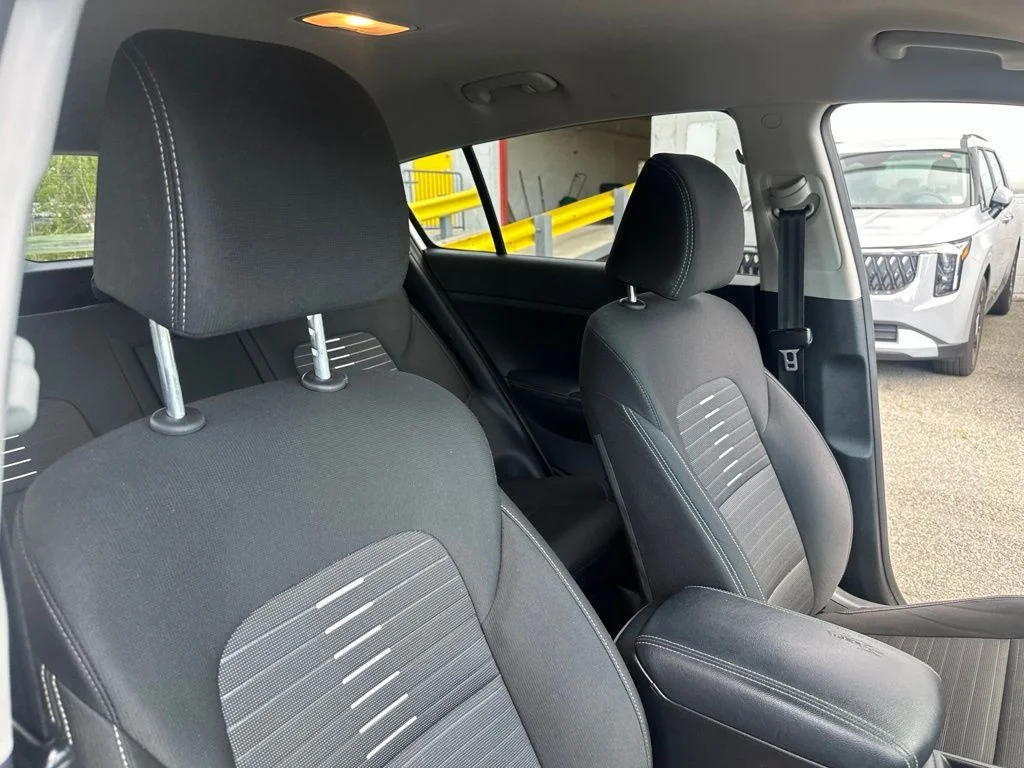 Used 2020 White Kia LX image 34