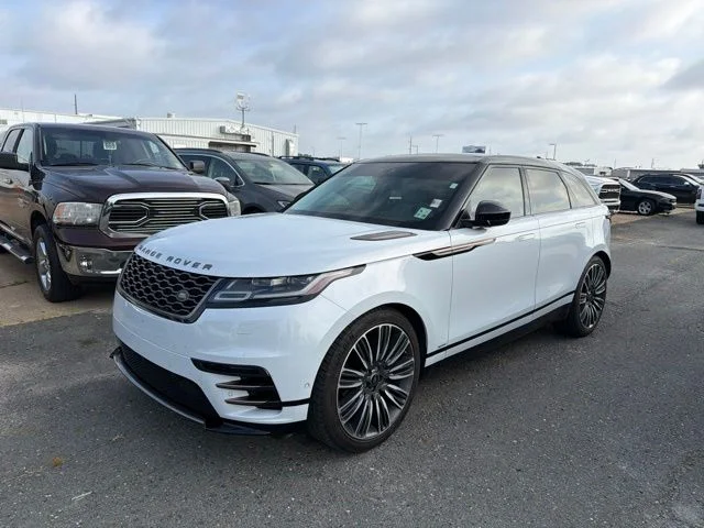 Used 2019 White Land Rover SE R-Dynamic image 4