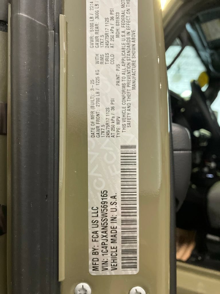 Used 2025 41 Jeep Sport image 28