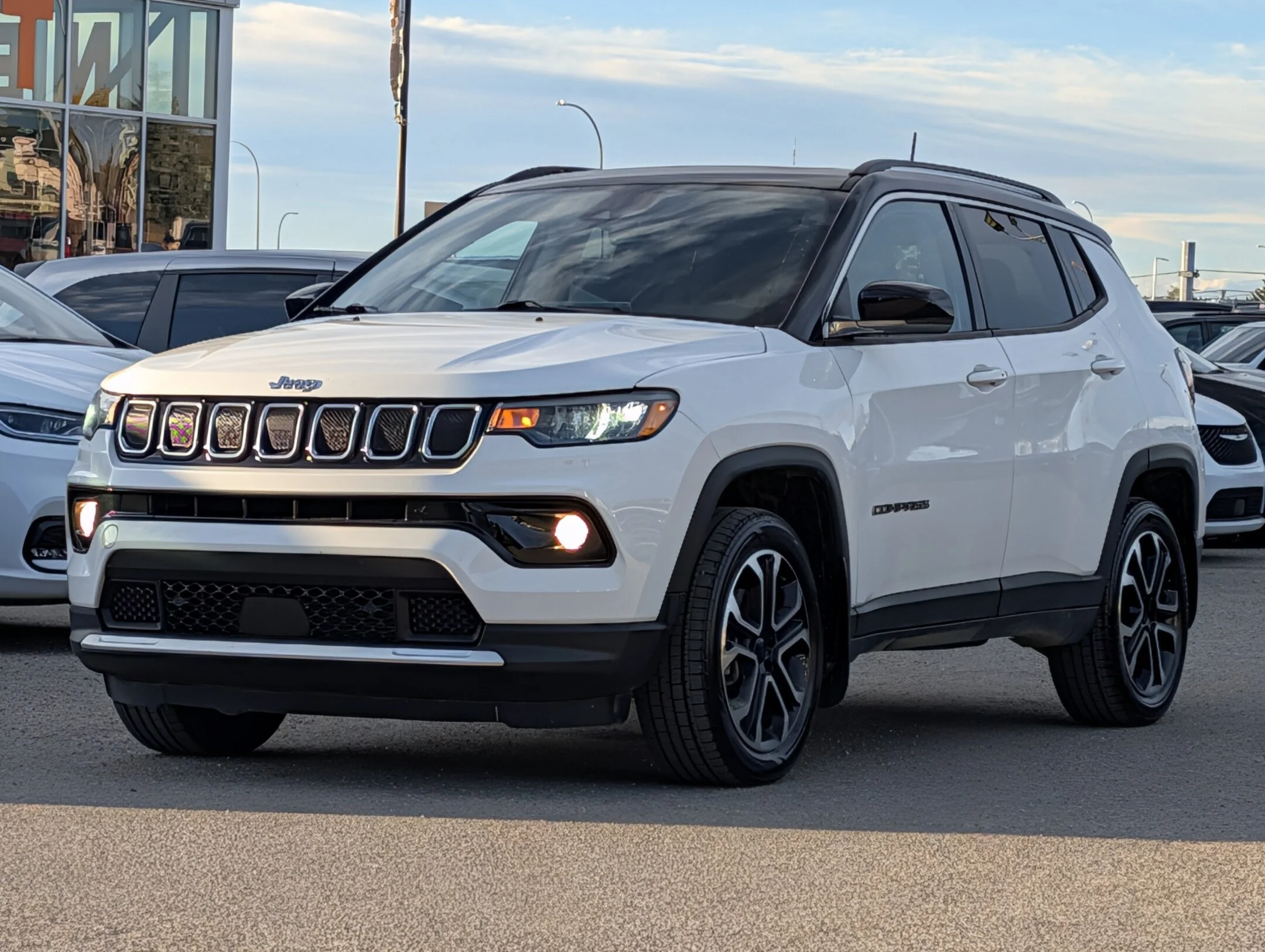 Certified Used 2022 White Jeep Limited - Sun & Sound Grp - Leather - Heated - Limited 4x4 image 4