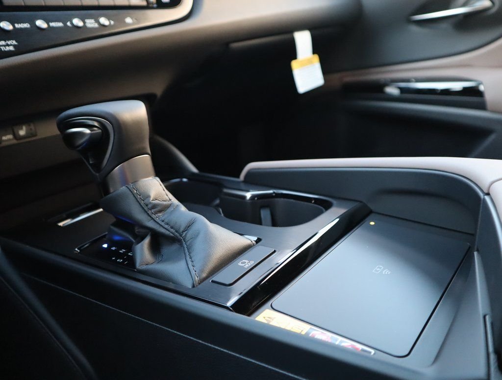 2025 Lexus ES 350 - Photo 44