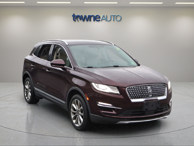 Used 2019 Burgundy Lincoln Select image 10