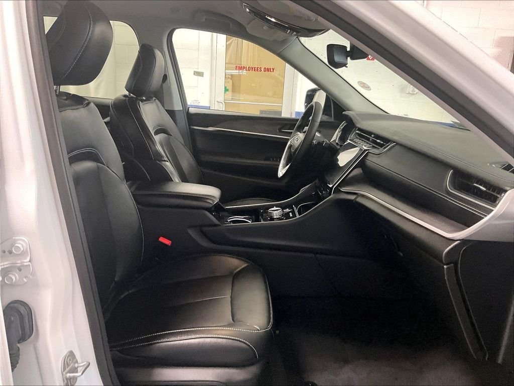 Used 2022 Bright White Clearcoat Jeep Limited image 11