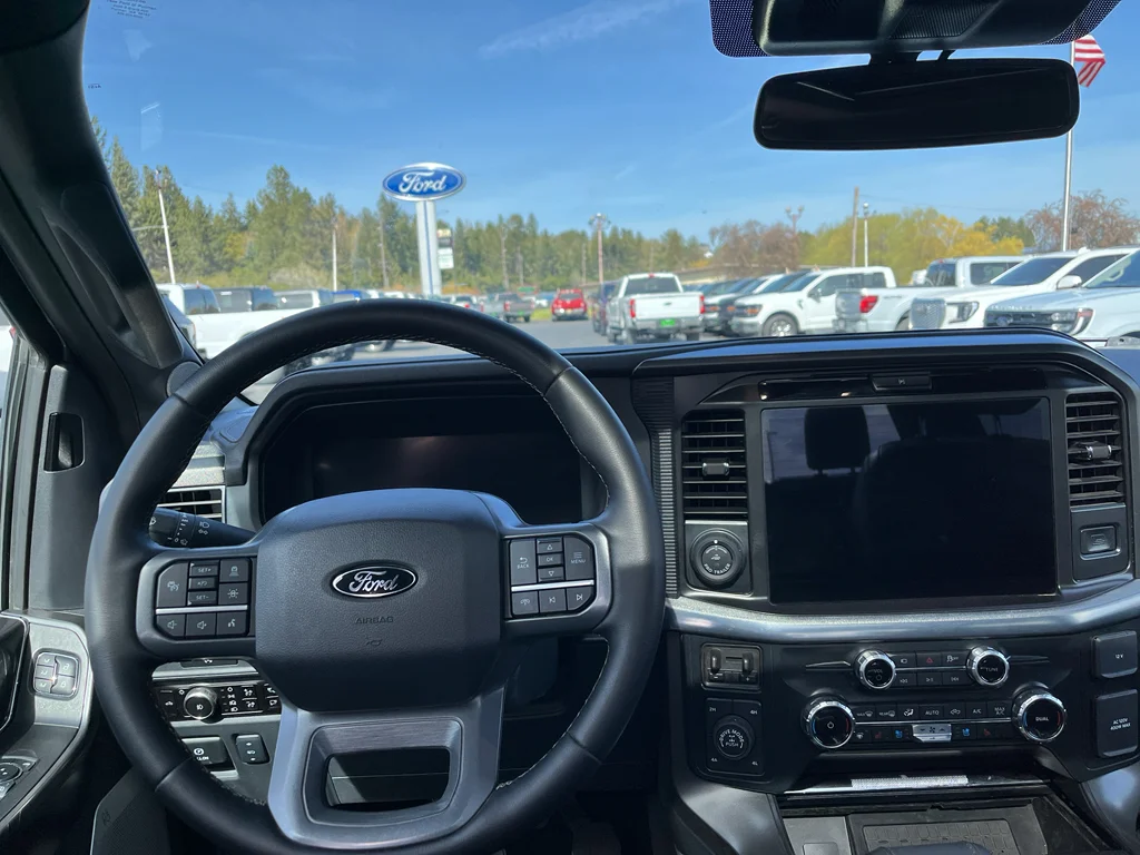 Used 2025 White Ford Lariat image 22