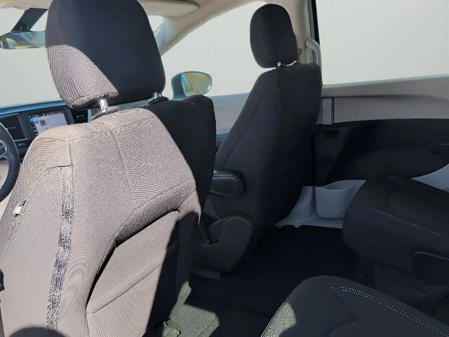 Used 2022 White Chrysler LX image 29