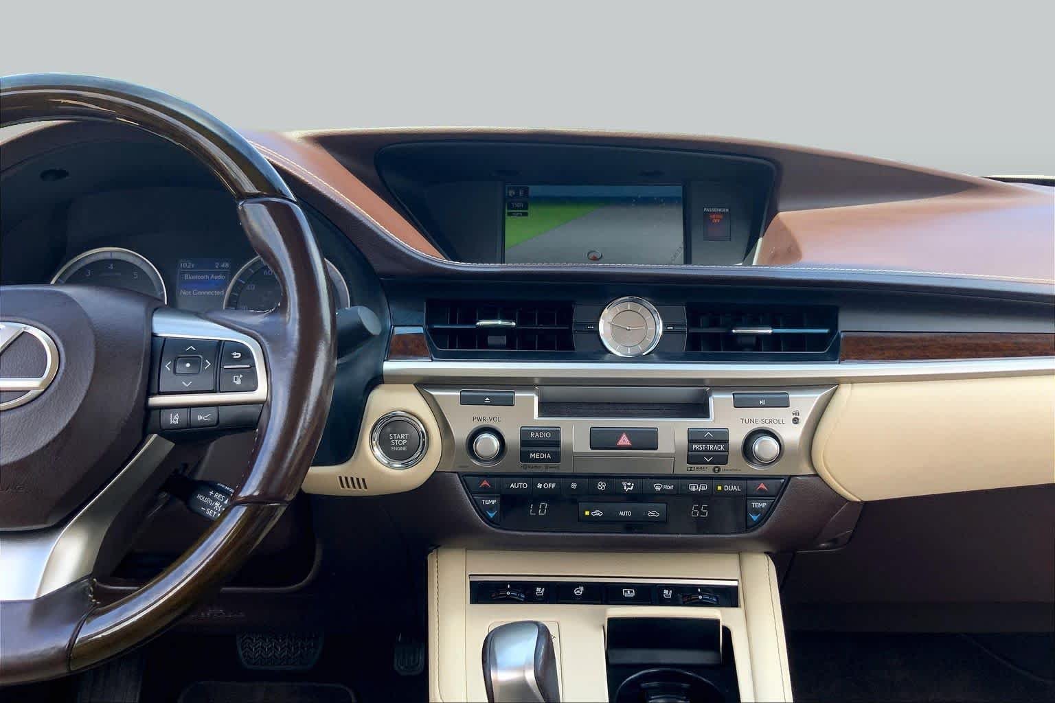 Pre-Owned 2017 Lexus ES 350