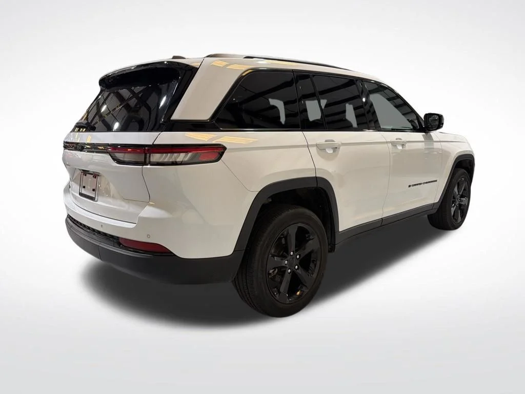 Used 2023 White Jeep Altitude X image 6