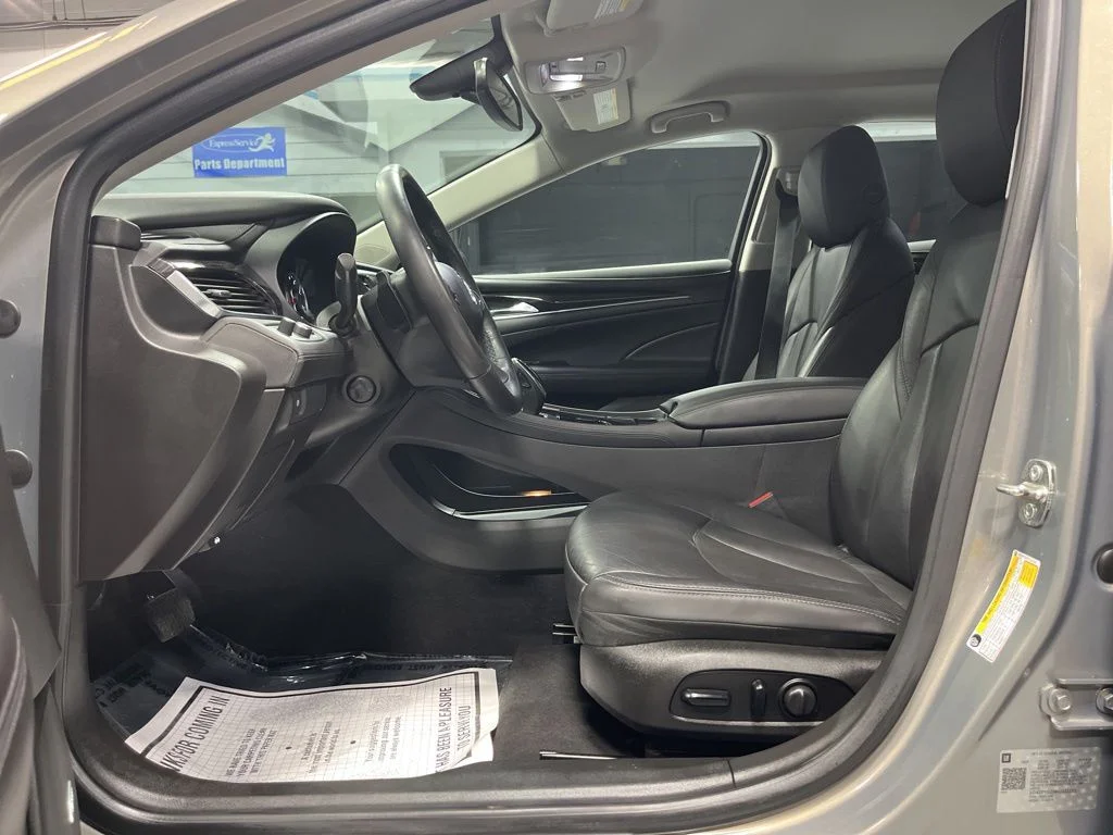 Used 2019 Pepperdust Metallic Buick Essence image 11
