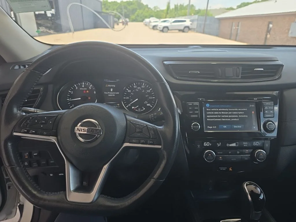 Used 2017 White Nissan SL image 14