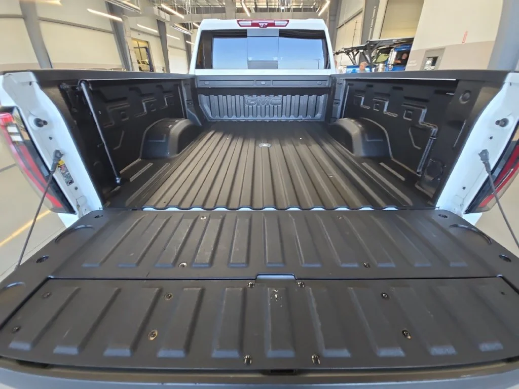 Used 2025 Summit White GMC AT4 image 23
