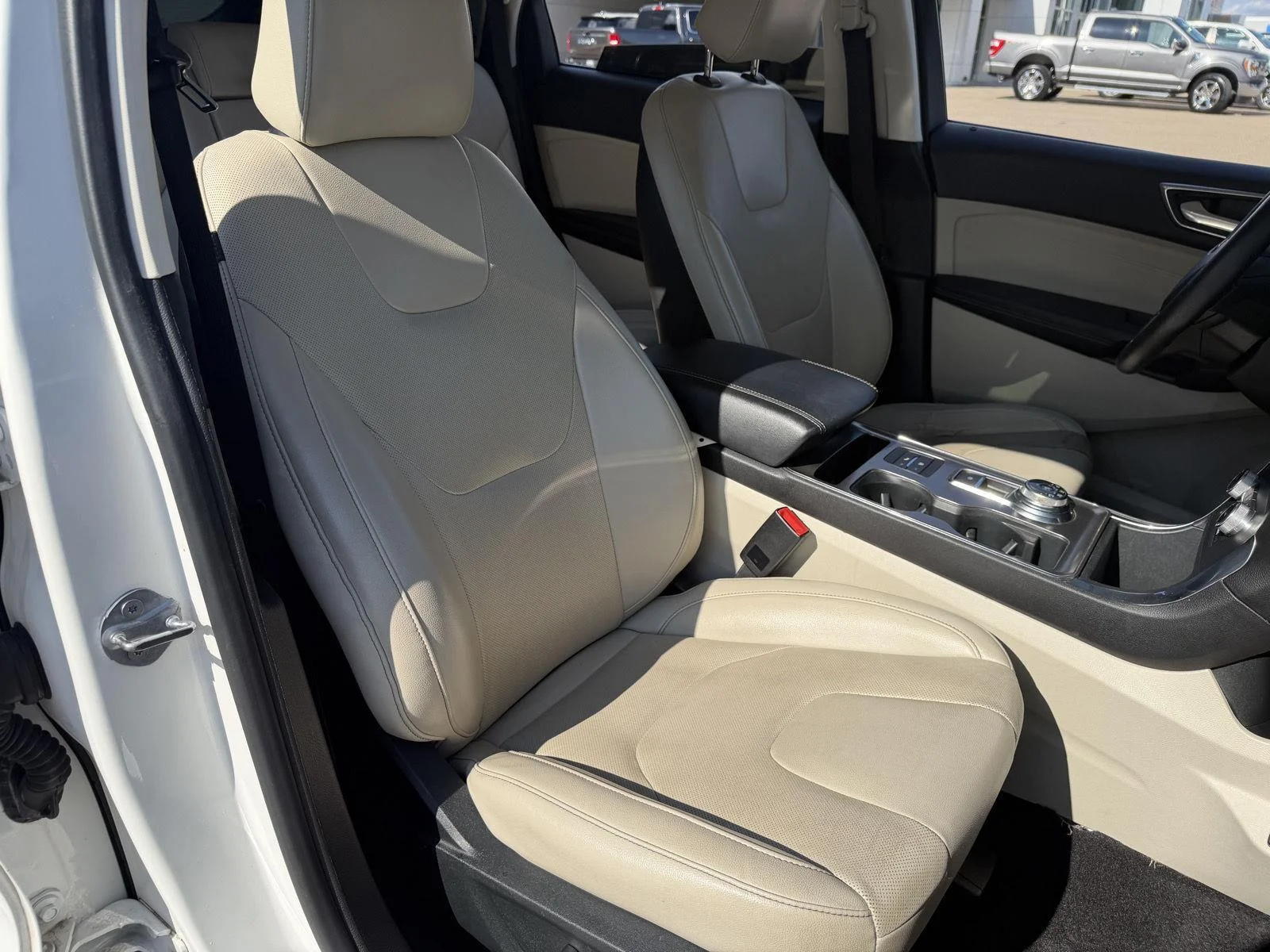 Used 2022 Star White Metallic Tri-Coat Ford Titanium image 17