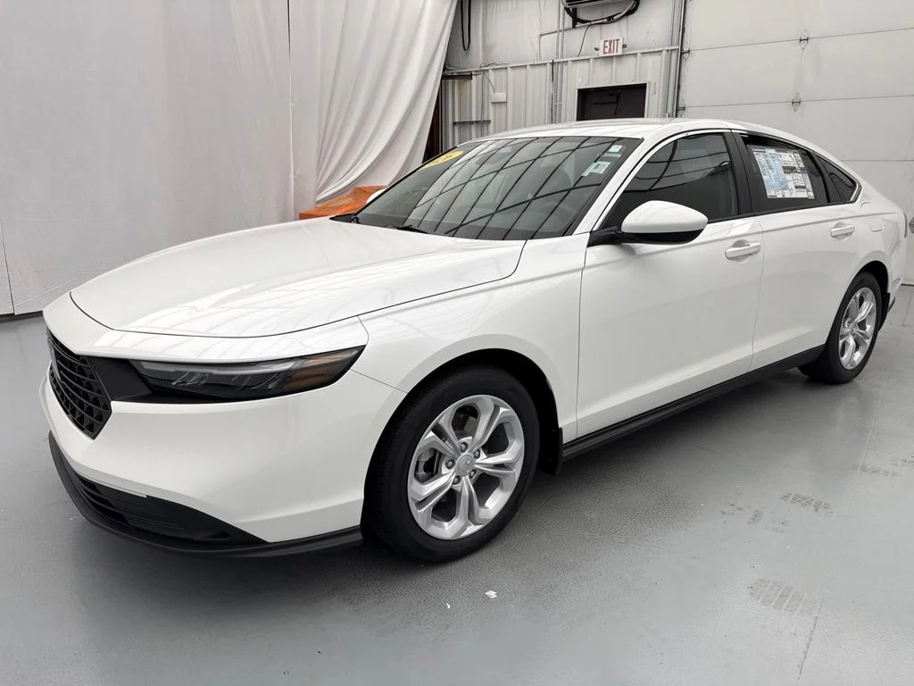 New 2026 Platinum White Pearl Honda LX image 3