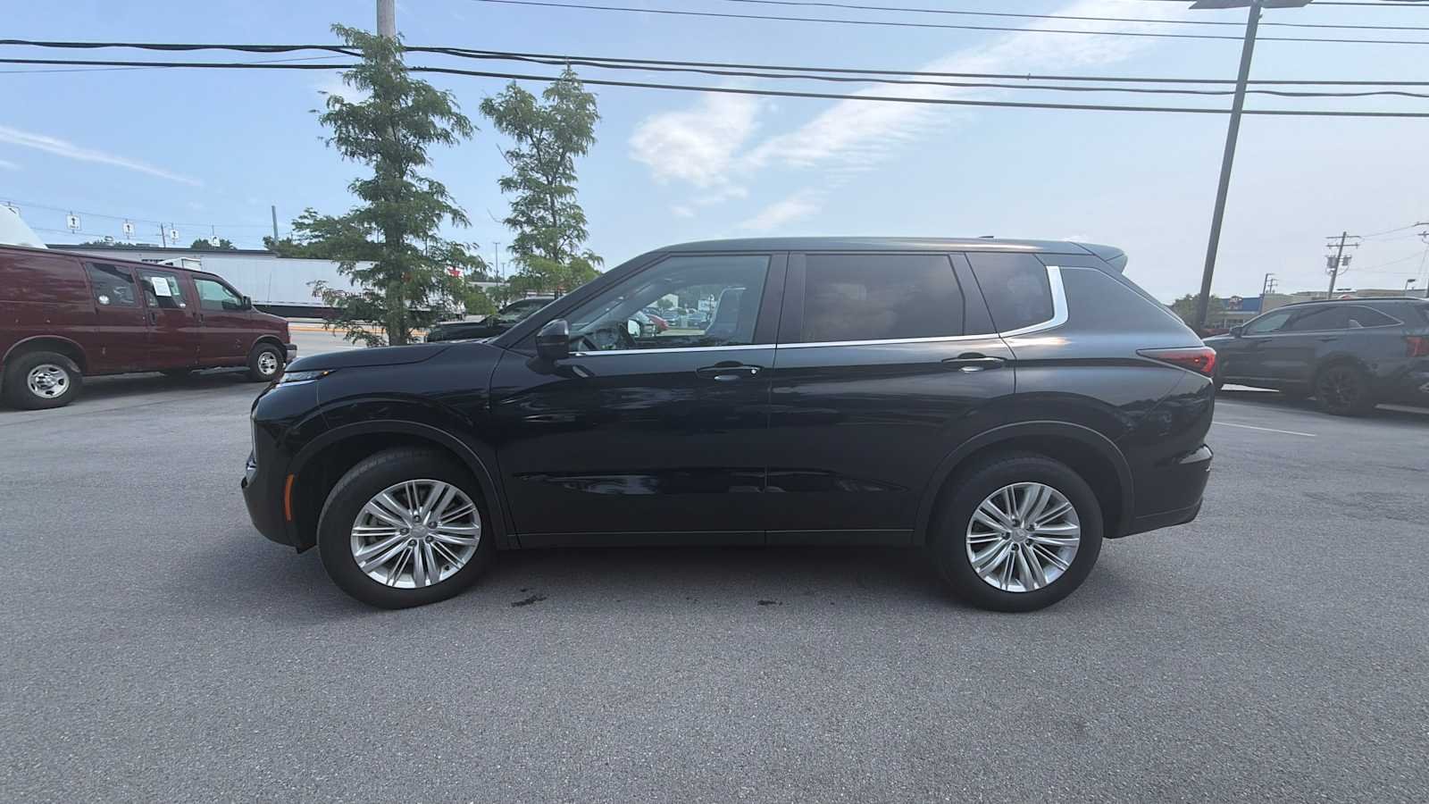 Used 2024 Black Diamond Mitsubishi ES image 4