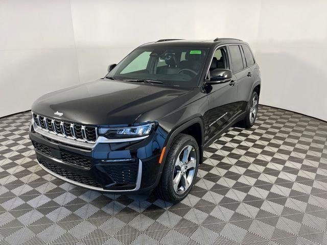 New 2026 Diamond Black Crystal Pearlcoat Jeep Limited image 54