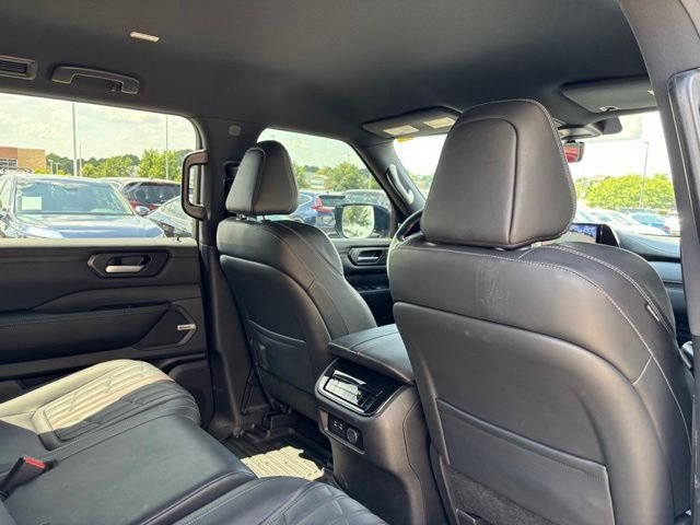 Used 2025 Gun Metallic/Super Black Nissan PRO-4X image 23