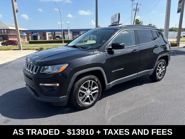 Used 2020 Silver Jeep Latitude image 3