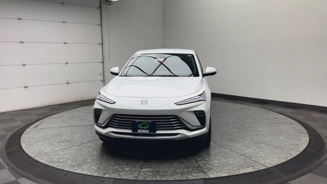 Used 2025 Summit White Buick Preferred image 31