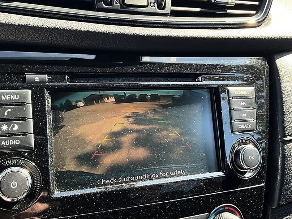 Used 2019 Black Nissan S image 19