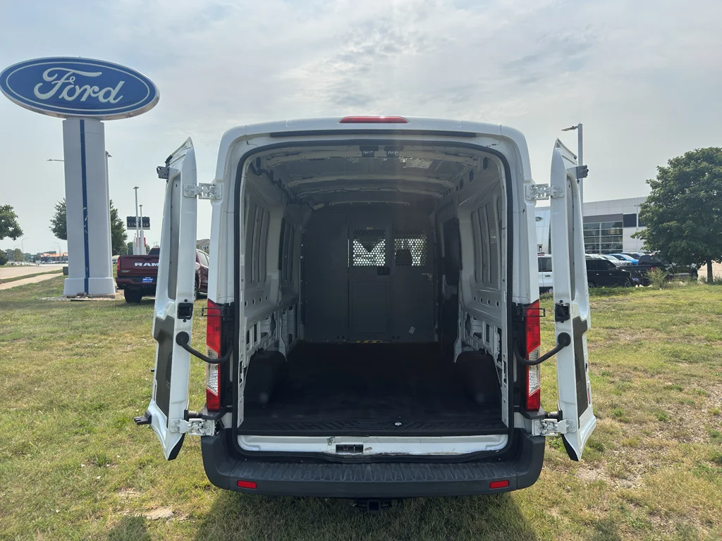 Used 2015 Oxford White Ford Base image 17