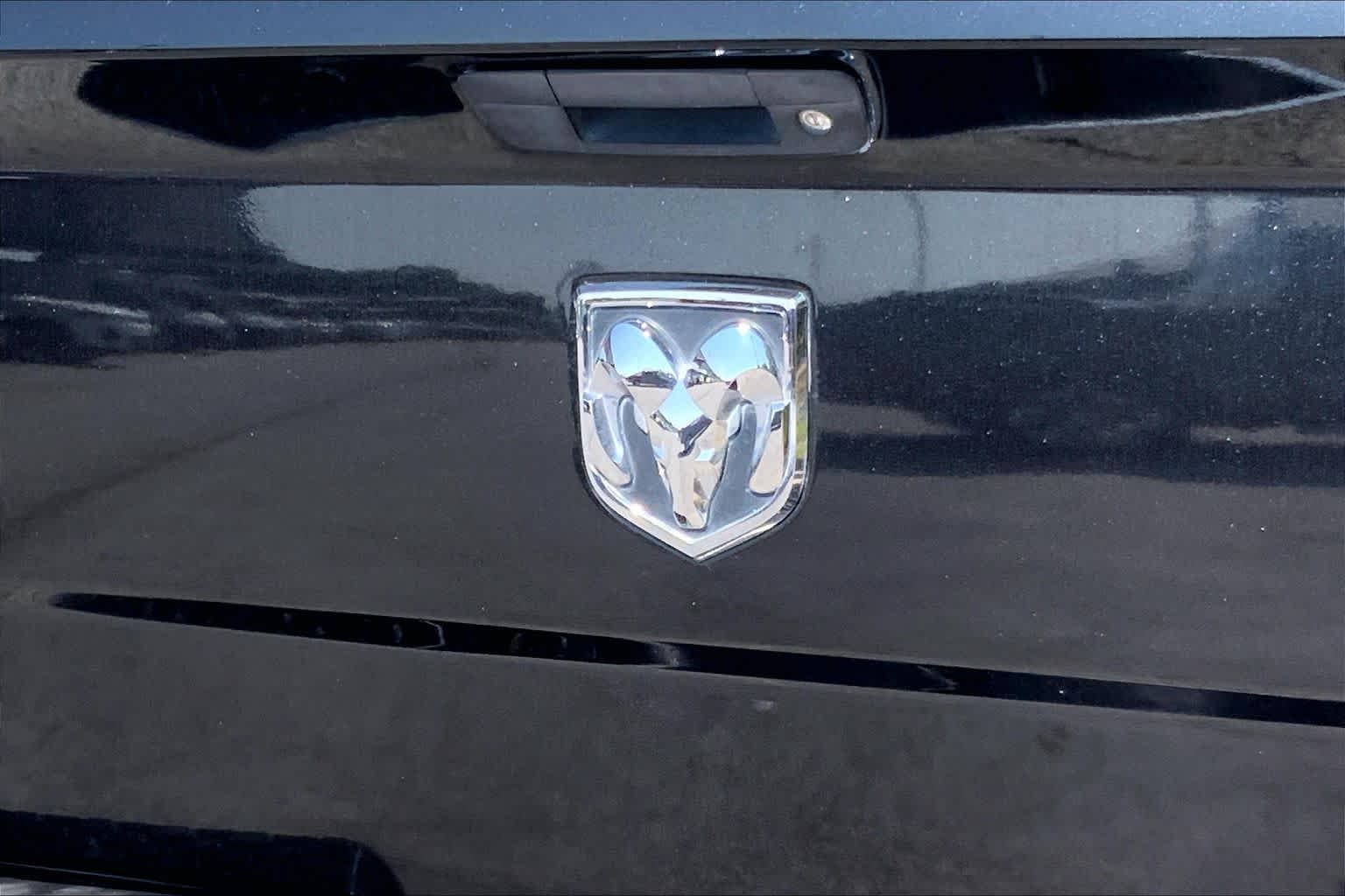 Used 2016 Brilliant Black Crystal Pearlcoat Ram Tradesman image 26