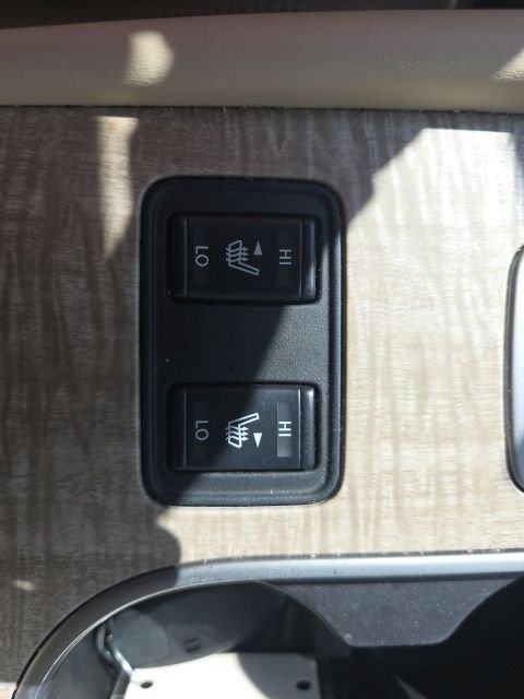 Used 2019 White Nissan SL image 22