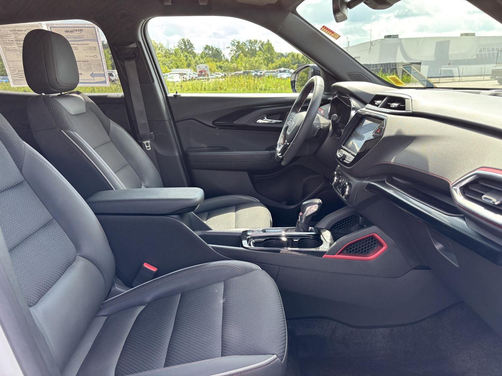 Used 2023 Summit White Chevrolet RS image 33