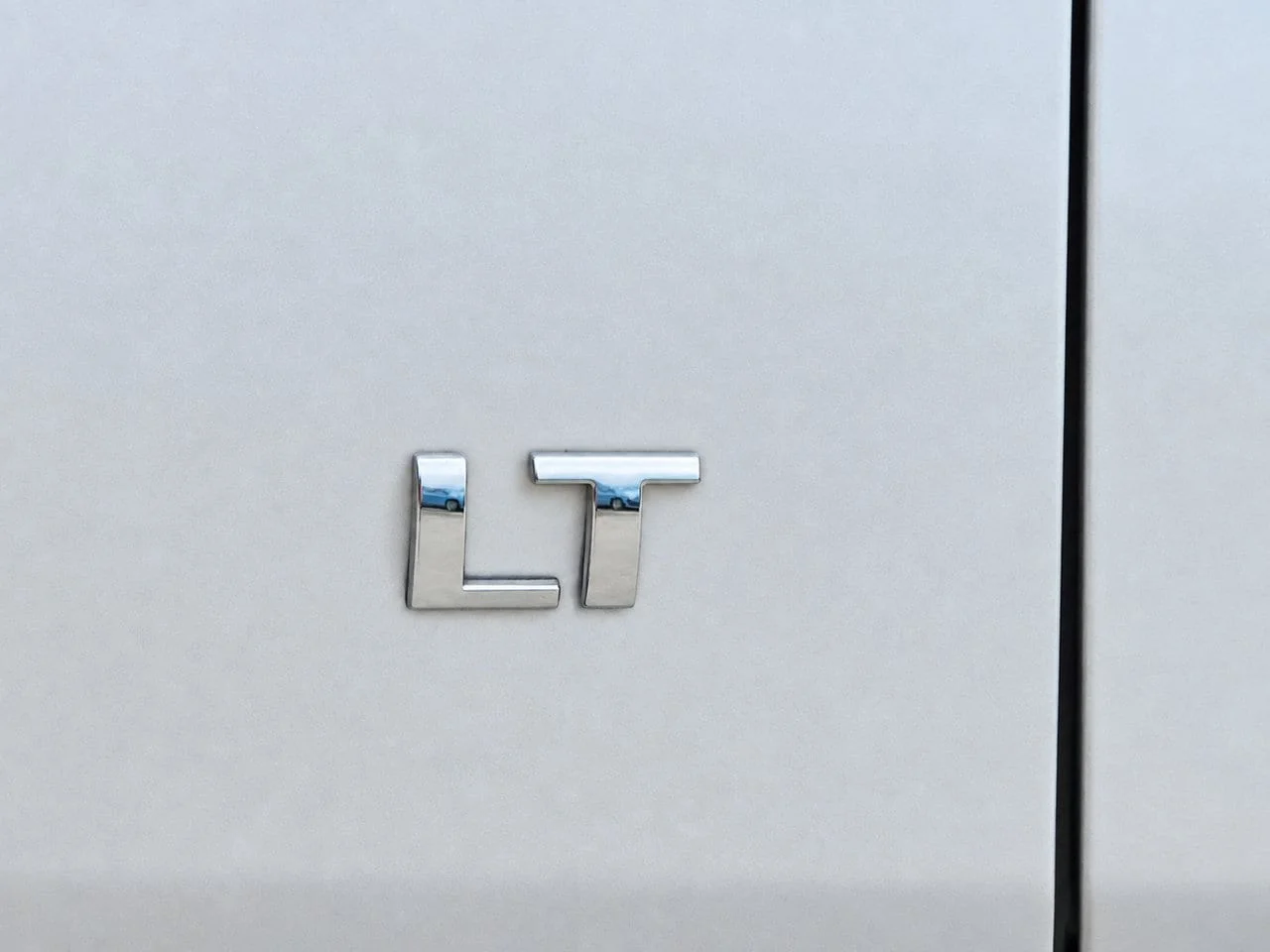 Used 2021 Silver Ice Chevrolet LT Cloth w/1LT image 6