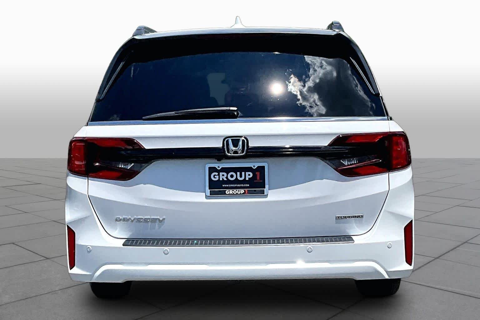 Used 2025 Platinum White Pearl Honda Touring image 5