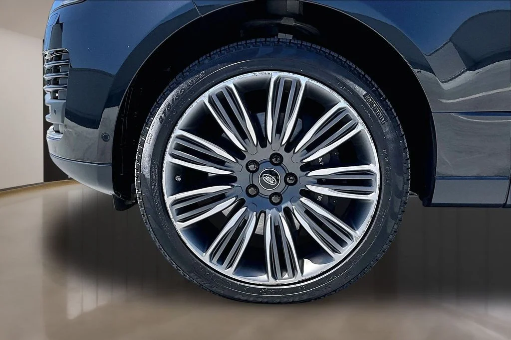 Used 2019 Black Land Rover 5.0L V8 Supercharged image 32
