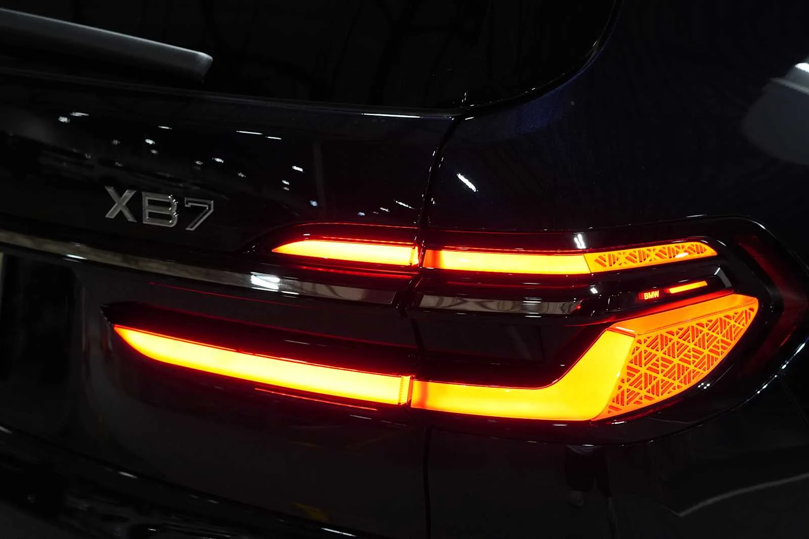New 2026 Carbon Black Metallic BMW ALPINA XB7 image 8