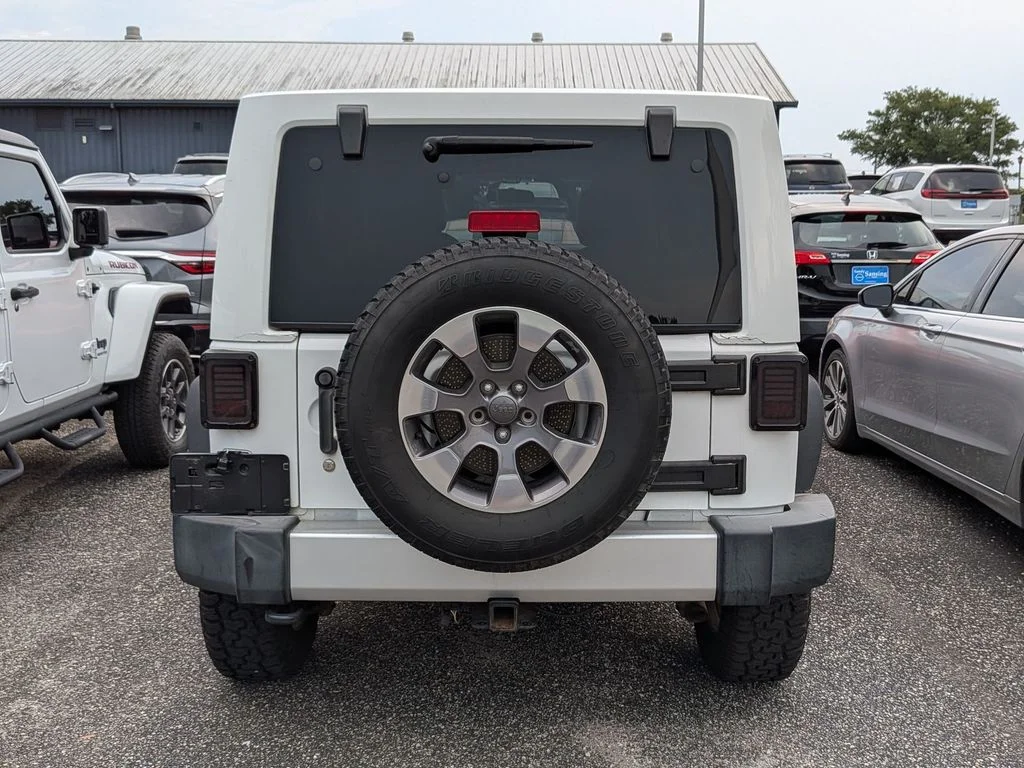 Used 2012 White Jeep Unlimited Sahara image 3