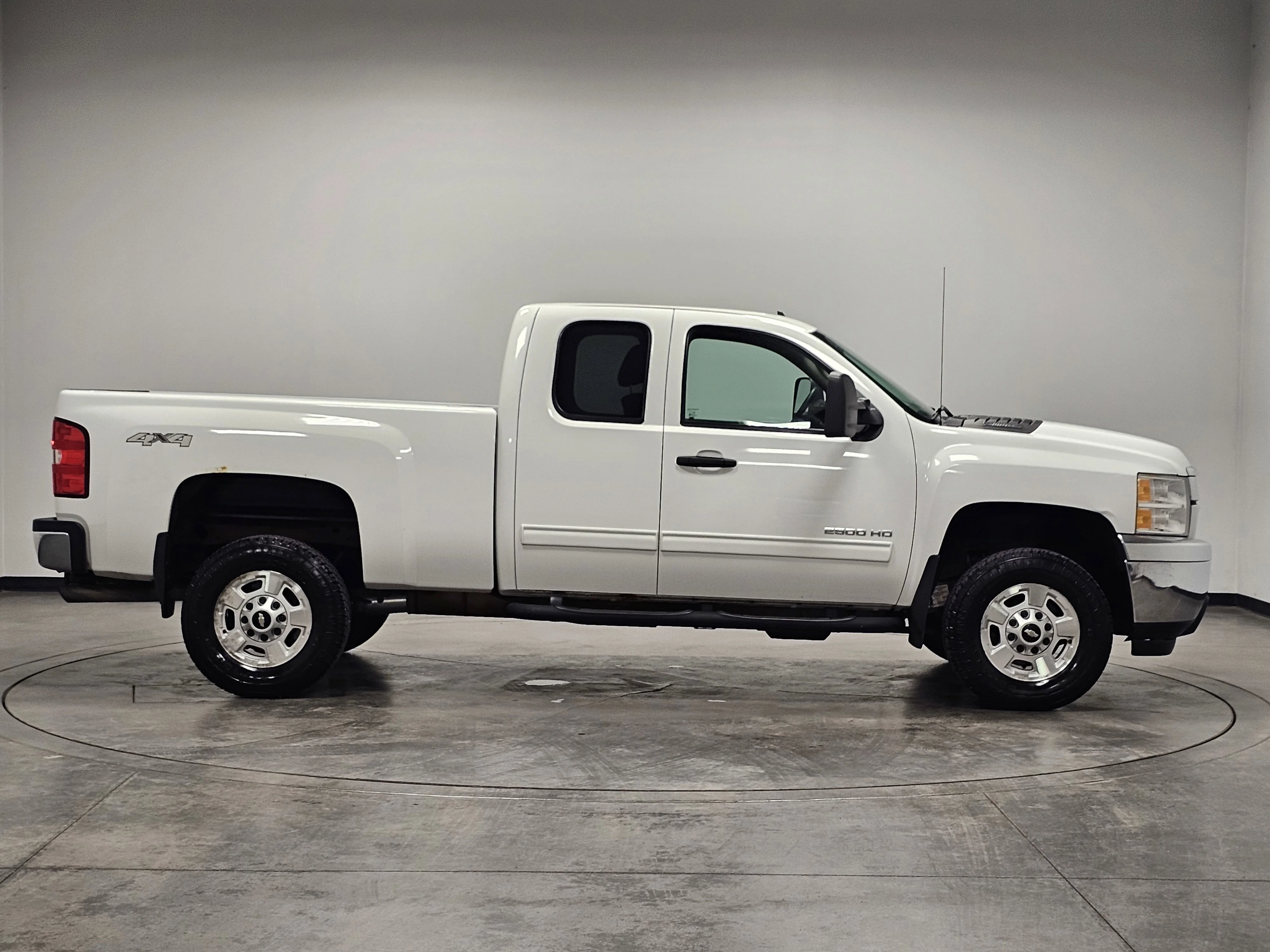 Used 2013 Summit White Chevrolet LT image 9