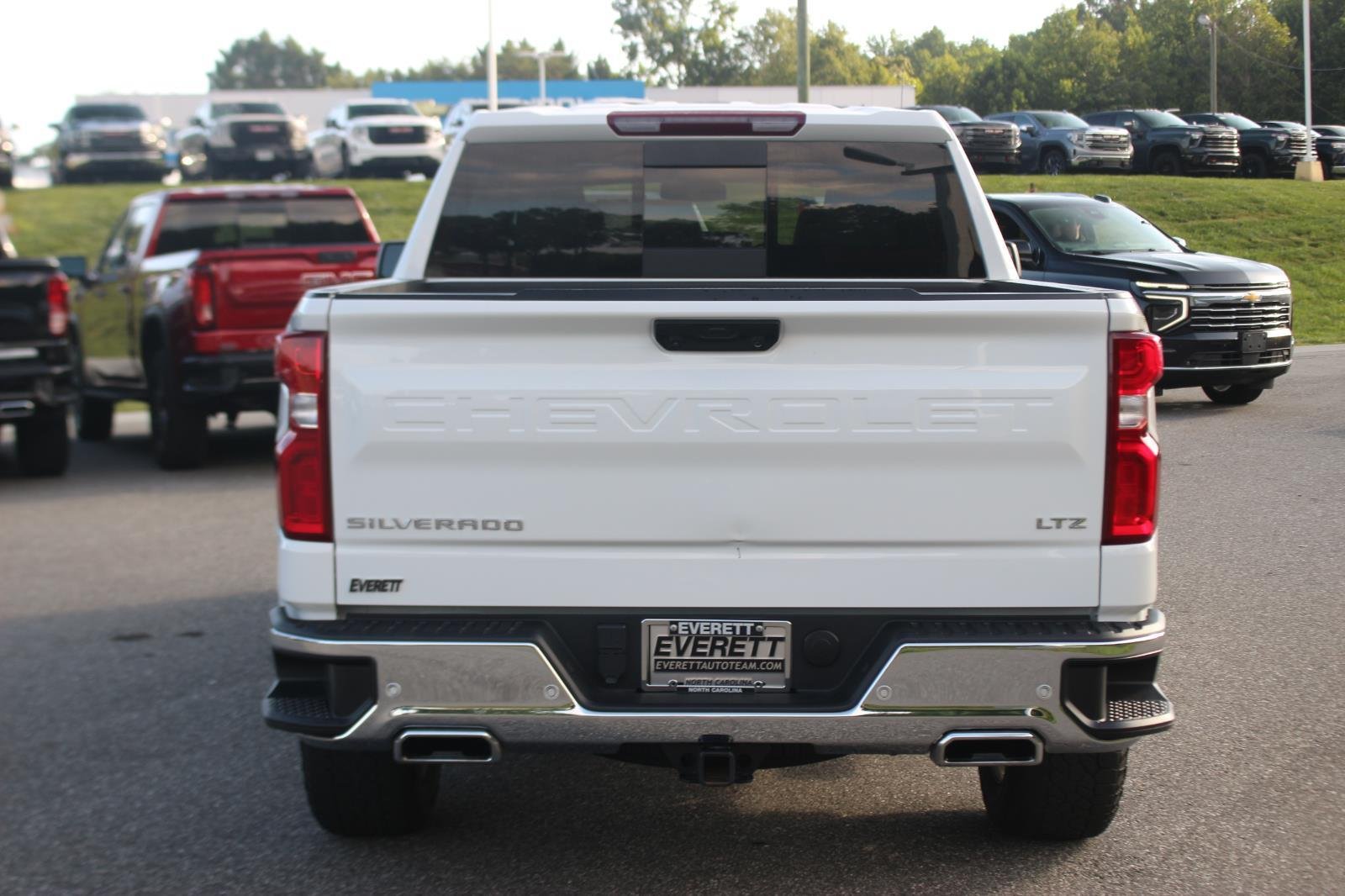 Used 2024 Summit White Chevrolet LTZ image 6
