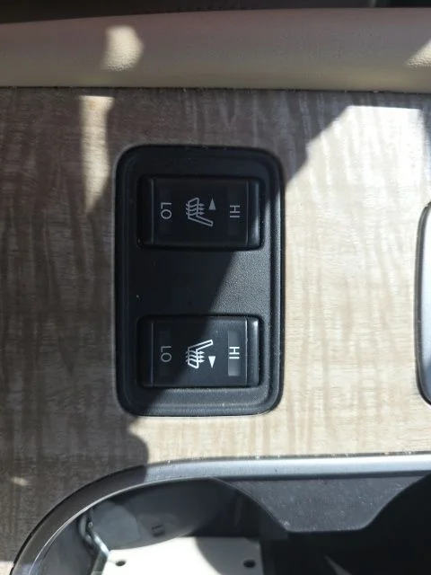 Used 2019 White Nissan SL image 22