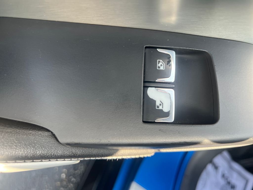 Used 2014 Blue Chevrolet Z51 image 12