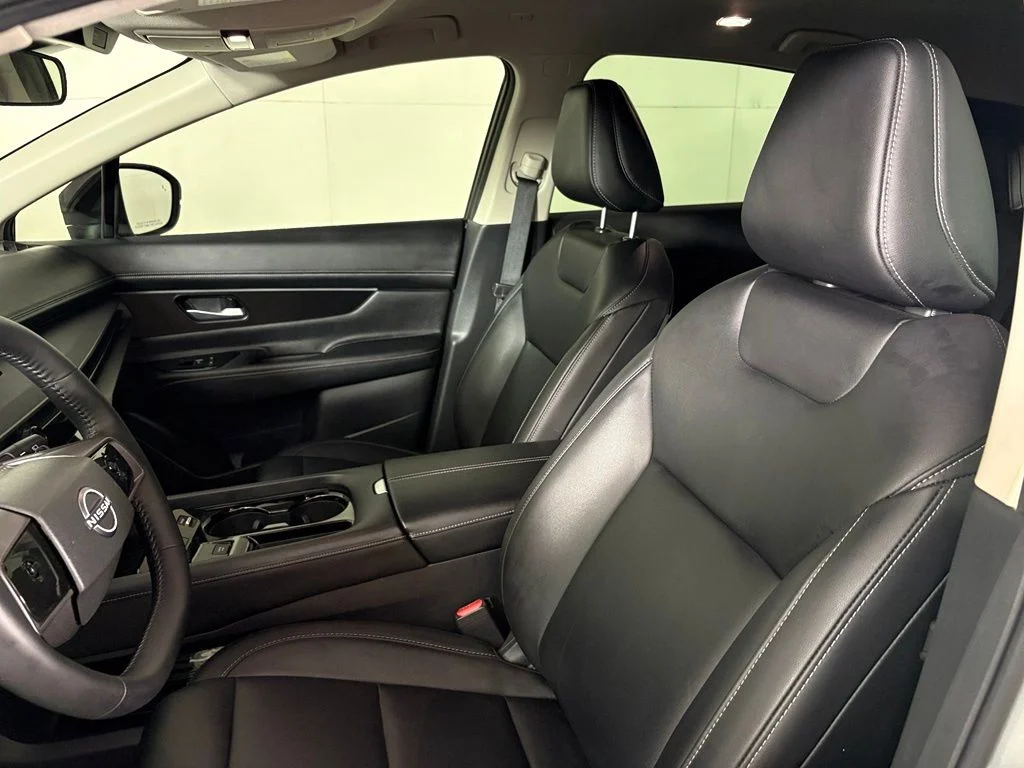 Used 2025 Silver Nissan SV image 18