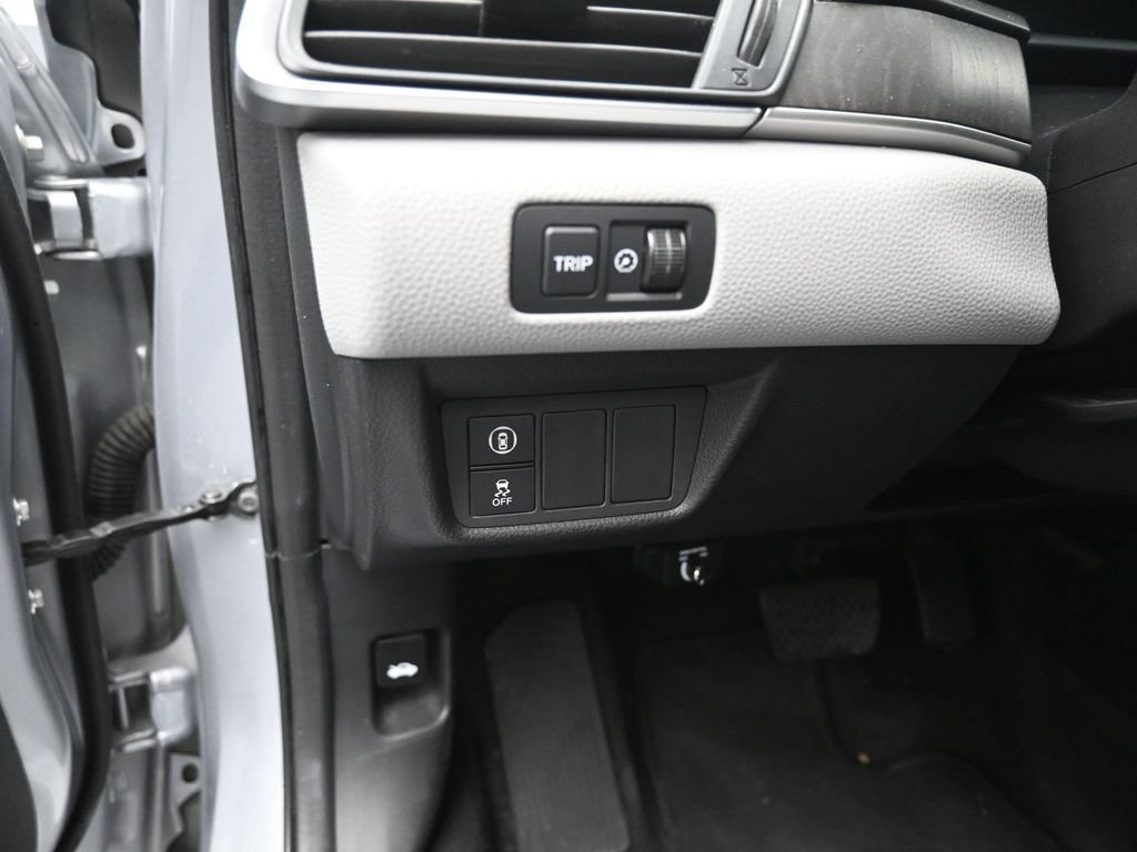 Used 2019 Silver Honda EX-L image 13